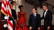 Americký prezident Barack Obama a jeho manželka Michelle uspořádali 19. ledna v Bílém domě pro hlavu Číny Chu Ťin-tchaa (uprostřed) slavnostní večeři. | na serveru Lidovky.cz | aktuální zprávy Americký prezident Barack Obama a jeho manželka Michelle uspořádali 19. ledna v Bílém domě pro hlavu Číny Chu Ťin-tchaa (uprostřed) slavnostní večeři. | na serveru Lidovky.cz | aktuální zprávy
