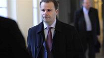 Jacek Spyra vyšel od soudu s tříletou podmínkou za pokus o desetimilionový podvod. Jacek Spyra vyšel od soudu s tříletou podmínkou za pokus o desetimilionový podvod.