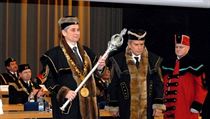 Rektor Vysoké školy báňské Ivo Vondrák byl inaugurován loni. Kdy se Ostrava dočká jedné velké "univerzální univerzity"? Rektor Vysoké školy báňské Ivo Vondrák byl inaugurován loni. Kdy se Ostrava dočká jedné velké "univerzální univerzity"?