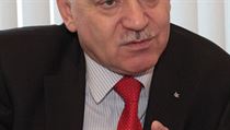„Stát velmi diletantsky přistupuje k tomu, jak zachází s prostředky na vědu, jejich rozdělováním a s politickou odpovědností,“ tvrdí Zbyněk Frolík z Linetu, český Podnikatel roku 2003. „Stát velmi diletantsky přistupuje k tomu, jak zachází s prostředky na vědu, jejich rozdělováním a s politickou odpovědností,“ tvrdí Zbyněk Frolík z Linetu, český Podnikatel roku 2003.