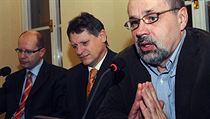 První diskuse nazvané Má ještě smysl sociální stát?, již uspořádal 17. ledna think tank Cesta, se zúčastnil politolog Jiří Pehe (první zprava), bývalý ministr financí Pavel Mertlík (ČSSD, uprostřed) a současný úřadující předseda ČSSD Bohuslav Sobotka. První diskuse nazvané Má ještě smysl sociální stát?, již uspořádal 17. ledna think tank Cesta, se zúčastnil politolog Jiří Pehe (první zprava), bývalý ministr financí Pavel Mertlík (ČSSD, uprostřed) a současný úřadující předseda ČSSD Bohuslav Sobotka.