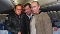 Na jedné lodi. Vůdci Itálie a Ruska Silvio Berlusconi, Dmitrij Medveděv a Vladimir Putin při prohlídce nového letadla Suchoj Superjet 100. | na serveru Lidovky.cz | aktuální zprávy Na jedné lodi. Vůdci Itálie a Ruska Silvio Berlusconi, Dmitrij Medveděv a Vladimir Putin při prohlídce nového letadla Suchoj Superjet 100. | na serveru Lidovky.cz | aktuální zprávy
