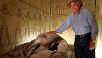 Nový ministr pro egyptské památky a správce egyptských starožitností Zahi Hawass má šanci zachránit pozůstatky památek. Nový ministr pro egyptské památky a správce egyptských starožitností Zahi Hawass má šanci zachránit pozůstatky památek.