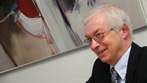 Šéf firmy Alpiq ČR Milan Prajzler tvrdí, že úplné zrušení přidělování povolenek po roce 2012 by v podstatě zastavilo všechny významnější investice firmy. Šéf firmy Alpiq ČR Milan Prajzler tvrdí, že úplné zrušení přidělování povolenek po roce 2012 by v podstatě zastavilo všechny významnější investice firmy.