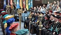 Volba rektora Masarykovy univerzity se uskuteční 18. dubna, zájem dosud projevilo přinejmenším pět kandidátů. Volba rektora Masarykovy univerzity se uskuteční 18. dubna, zájem dosud projevilo přinejmenším pět kandidátů.
