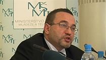 „O možné výši odměn pro tehdejší poradkyni Janu Machálkovou jsem nikdy nerozhodoval. Je to pod mou rozlišovací schopnost,“ tvrdí ministr Josef Dobeš. „O možné výši odměn pro tehdejší poradkyni Janu Machálkovou jsem nikdy nerozhodoval. Je to pod mou rozlišovací schopnost,“ tvrdí ministr Josef Dobeš.