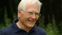 Anglický chemik, lékař, ekolog a vynálezce James Lovelock vymyslel namísto udržitelného růstu udržitelný ústup. Anglický chemik, lékař, ekolog a vynálezce James Lovelock vymyslel namísto udržitelného růstu udržitelný ústup.