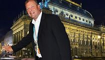 Ministr kultury Jiří Besser si na operní událost sezony v Národním divadle čas neudělal. Je to ostuda. Ministr kultury Jiří Besser si na operní událost sezony v Národním divadle čas neudělal. Je to ostuda.