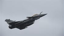 Francouzská stíhačka Rafale po opuštění vojenské základny ve východofrancouzském Saint-Dizier míří nad Libyi. Francouzská stíhačka Rafale po opuštění vojenské základny ve východofrancouzském Saint-Dizier míří nad Libyi.