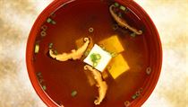 Polévku miso Japonci běžně jedí každý den většinou k obědu, ale i k snídani. Polévku miso Japonci běžně jedí každý den většinou k obědu, ale i k snídani.
