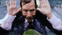 Václav Havel režíroval svůj první film Odcházení až po odchodu z prezidentské funkce. V tom má zřejmě Česko světové prvenství. Václav Havel režíroval svůj první film Odcházení až po odchodu z prezidentské funkce. V tom má zřejmě Česko světové prvenství.