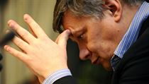 Sazku řídil šestnáct let. Panování Aleše Hušáka se po pátečním rozhodnutí insolvenčního soudu chýlí ke konci. Sazku řídil šestnáct let. Panování Aleše Hušáka se po pátečním rozhodnutí insolvenčního soudu chýlí ke konci.