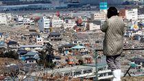 Takto vypadá dva týdny poté, co Japonsko zasáhlo silné zemětřesení a vlna tsunami, město Ofunato v nejvíce poničené prefektuře Iwate. Takto vypadá dva týdny poté, co Japonsko zasáhlo silné zemětřesení a vlna tsunami, město Ofunato v nejvíce poničené prefektuře Iwate.
