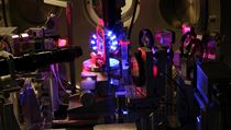 Superlaser ELI by měl navázat na práci českých fyziků v projektu PALS. Superlaser ELI by měl navázat na práci českých fyziků v projektu PALS.