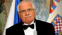 Václav Klaus v mimořádném projevu prohlásil, že současné vládní selance nebude jen pasivně přihlížet. Václav Klaus v mimořádném projevu prohlásil, že současné vládní selance nebude jen pasivně přihlížet.