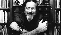 Anglikánský teolog přeškolený na zen-buddhistického guru Alan Watts (1915–1973) na základě znalosti orientální filozofie a moderní vědy představuje vesmír jako zábavný mumraj. Anglikánský teolog přeškolený na zen-buddhistického guru Alan Watts (1915–1973) na základě znalosti orientální filozofie a moderní vědy představuje vesmír jako zábavný mumraj.