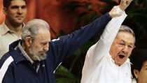Raúl Castro (vpravo) převzal 19. dubna definitivně veškerou moc po bratru Fidelovi. Nahradil ho i v čele vládnoucí Komunistické strany Kuby. A ohlásil opatrné reformy. Raúl Castro (vpravo) převzal 19. dubna definitivně veškerou moc po bratru Fidelovi. Nahradil ho i v čele vládnoucí Komunistické strany Kuby. A ohlásil opatrné reformy.