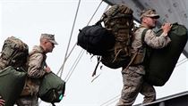 USA chtějí letos v červenci začít stahovat své vojáky z Afghánistánu a úplně z něj odejít v roce 2014. A také v létě snížit počet vojáků v Iráku ze 170 tisíc na 50 tisíc. Na konci letošního roku by v něm pak neměl být ani jeden. USA chtějí letos v červenci začít stahovat své vojáky z Afghánistánu a úplně z něj odejít v roce 2014. A také v létě snížit počet vojáků v Iráku ze 170 tisíc na 50 tisíc. Na konci letošního roku by v něm pak neměl být ani jeden.