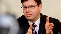 Jiří Pospíšil: Jako ministr spravedlnosti na svém křesle nijak nelpím, jsem tady čtvrtým rokem, kus práce jsem tu udělal a klidně odejdu na právnickou fakultu nebo jinam. Pro mě je důležité mít kvalitní a zajímavou práci, ne být za každou cenu ministr. Jiří Pospíšil: Jako ministr spravedlnosti na svém křesle nijak nelpím, jsem tady čtvrtým rokem, kus práce jsem tu udělal a klidně odejdu na právnickou fakultu nebo jinam. Pro mě je důležité mít kvalitní a zajímavou práci, ne být za každou cenu ministr.