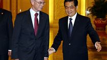 Evropský prezident Herman Van Rompuy poděkoval svému čínskému protějšku Chu Ťin-tchaovi za podporu zadluženým státům eurozóny. | na serveru Lidovky.cz | aktuální zprávy Evropský prezident Herman Van Rompuy poděkoval svému čínskému protějšku Chu Ťin-tchaovi za podporu zadluženým státům eurozóny. | na serveru Lidovky.cz | aktuální zprávy
