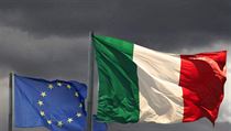 Itálie se jako jádrová země Evropské měnové unie tvářila, že se k akronymu států s finančními problémy PIGS (Portugalsko, Irsko, Řecko, Španělsko) svým I nepřipojí. Od konce minulého týdne je to však PIIGS. Itálie se jako jádrová země Evropské měnové unie tvářila, že se k akronymu států s finančními problémy PIGS (Portugalsko, Irsko, Řecko, Španělsko) svým I nepřipojí. Od konce minulého týdne je to však PIIGS.