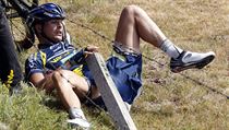 To je cyklistika aneb Americký jezdec Johnny Hoogerland poté, co mu v nedělní etapě pomohlo novinářské vozidlo rovnou do ostnatého drátu. To je cyklistika aneb Americký jezdec Johnny Hoogerland poté, co mu v nedělní etapě pomohlo novinářské vozidlo rovnou do ostnatého drátu.