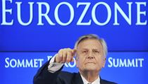 Prezident Evropské centrální banky Jean-Claude Trichet (na snímku) ladil společný postoj před summitem s německou kancléřkou Angelou Merkelovou a francouzským prezidentem Nicolasem Sarkozym ve středu v Berlíně. Prezident Evropské centrální banky Jean-Claude Trichet (na snímku) ladil společný postoj před summitem s německou kancléřkou Angelou Merkelovou a francouzským prezidentem Nicolasem Sarkozym ve středu v Berlíně.