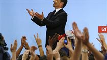 Pokud francouzský prezident Nicolas Sarkozy vyrazí ve Francii „do terénu“, na policií vyhrazených místech jsou výhradně předem vybraní členové vládní strany UMP, které na ně za peníze daňových poplatníků dopravují desítky autobusů. Pokud francouzský prezident Nicolas Sarkozy vyrazí ve Francii „do terénu“, na policií vyhrazených místech jsou výhradně předem vybraní členové vládní strany UMP, které na ně za peníze daňových poplatníků dopravují desítky autobusů.