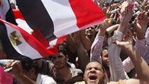 Záplava egyptských vlajek na demonstraci 29. července, na níž poslední pátek před ramadánem svezli islamisté na káhirské náměstí Tahrír z celé země víc než milion svých příznivců, ukazuje, že se žádná panislámská revoluce v Egyptě nekoná. Záplava egyptských vlajek na demonstraci 29. července, na níž poslední pátek před ramadánem svezli islamisté na káhirské náměstí Tahrír z celé země víc než milion svých příznivců, ukazuje, že se žádná panislámská revoluce v Egyptě nekoná.