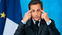 Nicolas Sarkozy: Právě jsem si vzpomněl, co jsem chtěl říct. Straší mě jaderná hrozba ze strany Íránu. Měli bychom ho vzít preventivně útokem. Nicolas Sarkozy: Právě jsem si vzpomněl, co jsem chtěl říct. Straší mě jaderná hrozba ze strany Íránu. Měli bychom ho vzít preventivně útokem.