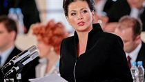 „Suverenita je velmi často obviňována z populismu. Ale není to pravda. My se jen neobáváme pojmenovávat věci pravými jmény,“ říká předsedkyně strany Jana Bobošíková. „Suverenita je velmi často obviňována z populismu. Ale není to pravda. My se jen neobáváme pojmenovávat věci pravými jmény,“ říká předsedkyně strany Jana Bobošíková.