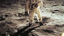 : V rámci programu Apollo se dostalo na Měsíc celkem dvanáct kosmonautů. Dvanáct apoštolů. Od té doby tam nikdo nebyl. Už několik desetiletí. : V rámci programu Apollo se dostalo na Měsíc celkem dvanáct kosmonautů. Dvanáct apoštolů. Od té doby tam nikdo nebyl. Už několik desetiletí.