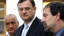 Vládní koalice není schopná racionální diskuse a vyčerpává se snahou jednotlivých stran v čele s jejich předsedy Petrem Nečasem (ODS), Karlem Schwarzenbergem (TOP 09) a Radkem Johnem (Věci veřejné) zalíbit se voličům. Vládní koalice není schopná racionální diskuse a vyčerpává se snahou jednotlivých stran v čele s jejich předsedy Petrem Nečasem (ODS), Karlem Schwarzenbergem (TOP 09) a Radkem Johnem (Věci veřejné) zalíbit se voličům.