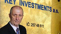 Náměstek pražského primátora Antonín Weinert (ČSSD) ještě jako místostarosta Prahy 10 rozhodl, že radnice pošle firmě Key Investments dalších 300 milionů korun. Náměstek pražského primátora Antonín Weinert (ČSSD) ještě jako místostarosta Prahy 10 rozhodl, že radnice pošle firmě Key Investments dalších 300 milionů korun.