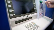 Patrným trendem v oblasti elektronických útoků je nárůst počtu krádeží a následné zneužívání elektronických identit. Patrným trendem v oblasti elektronických útoků je nárůst počtu krádeží a následné zneužívání elektronických identit.