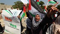 Tato žena v Gaze jasno má: podporuje snažení Mahmúda Abbáse, aby byla Palestina uznána za regulérní stát. | na serveru Lidovky.cz | aktuální zprávy Tato žena v Gaze jasno má: podporuje snažení Mahmúda Abbáse, aby byla Palestina uznána za regulérní stát. | na serveru Lidovky.cz | aktuální zprávy