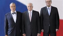 Klaus (center) is down 11 p.p., Schwarzenberg (left) by 6 p.p. and Kalousek (right) by 4 p.p. Klaus (center) is down 11 p.p., Schwarzenberg (left) by 6 p.p. and Kalousek (right) by 4 p.p.