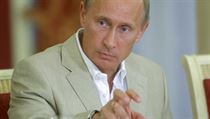 Loni 6. září, když v Soči debatoval s členy Valdajského klubu, Vladimir Putin ještě nebyl rozhodnutý o své prezidentské kandidatuře. Letos už je téměř jisté, že v roce 2012 z něj bude staronový vůdce Ruska. Loni 6. září, když v Soči debatoval s členy Valdajského klubu, Vladimir Putin ještě nebyl rozhodnutý o své prezidentské kandidatuře. Letos už je téměř jisté, že v roce 2012 z něj bude staronový vůdce Ruska.