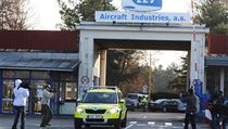 A medical team leaving the Aircraft Industries plant on Thursday afternoon | na serveru Lidovky.cz | aktuální zprávy A medical team leaving the Aircraft Industries plant on Thursday afternoon | na serveru Lidovky.cz | aktuální zprávy