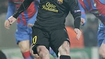 Barca's Lionel Messi weaves his way through the Plzeň defense in a virtuoso performance Barca's Lionel Messi weaves his way through the Plzeň defense in a virtuoso performance