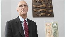 Americký právník Ed Fagan zkusil s českým státem vyjednávat o karlovarských dluhopisech po dobrém a se zlou se potázal. Nyní zvolil těžší kalibr. Americký právník Ed Fagan zkusil s českým státem vyjednávat o karlovarských dluhopisech po dobrém a se zlou se potázal. Nyní zvolil těžší kalibr.