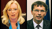 Kvůli kauze odposlechů odvolala slovenská premiérka Iveta Radičová (Slovenská demokratická a křesťanská unie-Demokratická strana) ministra obrany Ľubomíra Galka (Sloboda a Solidarita, vpravo). A následně ji do této funkce jmenoval slovenský prezident Iva Kvůli kauze odposlechů odvolala slovenská premiérka Iveta Radičová (Slovenská demokratická a křesťanská unie-Demokratická strana) ministra obrany Ľubomíra Galka (Sloboda a Solidarita, vpravo). A následně ji do této funkce jmenoval slovenský prezident Iva