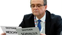 Miroslav Kalousek nadále doporučuje ekotendr pohřbít. Miroslav Kalousek nadále doporučuje ekotendr pohřbít.