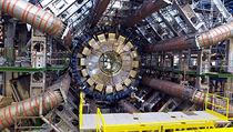 Experiment ATLAS v ženevském CERN. Experiment ATLAS v ženevském CERN.