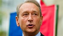 Paris mayor Bertrand Delanoë praised Havel as a great artist, statesman and fighter for freedom Paris mayor Bertrand Delanoë praised Havel as a great artist, statesman and fighter for freedom