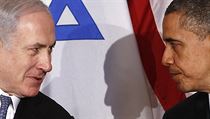 Den po atentátu na íránského jaderného vědce si americký prezident Barack Obama (vpravo) telefonoval s izraelským premiérem Benjaminem Netanjahuem. O čem mluvili, je tajemstvím, lze však usuzovat, že Obama nebyl z atentátu zrovna nadšený. Den po atentátu na íránského jaderného vědce si americký prezident Barack Obama (vpravo) telefonoval s izraelským premiérem Benjaminem Netanjahuem. O čem mluvili, je tajemstvím, lze však usuzovat, že Obama nebyl z atentátu zrovna nadšený.