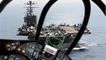 Letadlová loď USS Abraham Lincoln na snímku z 18. ledna míří k Hormuzskému průlivu. O několik dní později jím bez incidentu proplula do Perského zálivu. Téhož dne Írán stáhl varování, dle nějž se mělo americké námořnictvo Hormuzskému průlivu vyhýbat. Letadlová loď USS Abraham Lincoln na snímku z 18. ledna míří k Hormuzskému průlivu. O několik dní později jím bez incidentu proplula do Perského zálivu. Téhož dne Írán stáhl varování, dle nějž se mělo americké námořnictvo Hormuzskému průlivu vyhýbat.