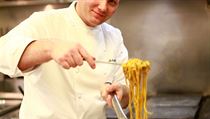 Richard Fuchs, šéfkuchař restaurace CottoCrudo, která bude v hotelu Four Seasons otevřena 2. března.. Richard Fuchs, šéfkuchař restaurace CottoCrudo, která bude v hotelu Four Seasons otevřena 2. března..