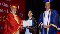 Největší světová univerzita, Indira Gandhi National Open University (IGNOU), má 21 fakult a desítky místních poboček. Největší světová univerzita, Indira Gandhi National Open University (IGNOU), má 21 fakult a desítky místních poboček.