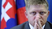 Budou-li potíže země tíživé a břímě zodpovědnosti zničující, může šéf strany Smer-SD Robert Fico uniknout a prodloužit si politický život kandidaturou na prezidenta Slovenské republiky. Budou-li potíže země tíživé a břímě zodpovědnosti zničující, může šéf strany Smer-SD Robert Fico uniknout a prodloužit si politický život kandidaturou na prezidenta Slovenské republiky.